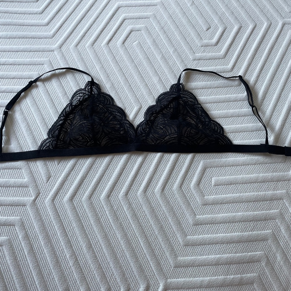 Aritzia Talula, Black lace bralette, Size small